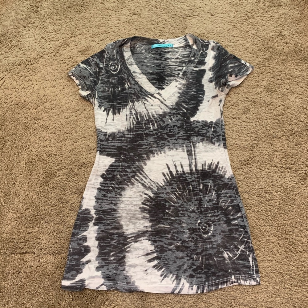 Black/White Tie Dye V Neck Top